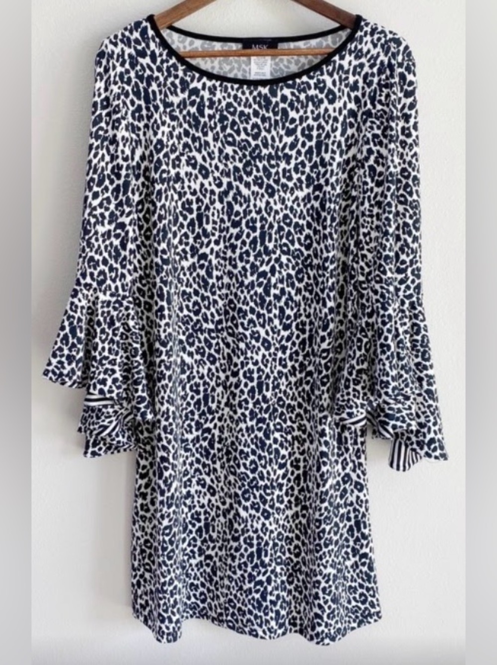 🤩 MSK Black & White Leopard Animal Print Bell Sleeve Sheath Dress
